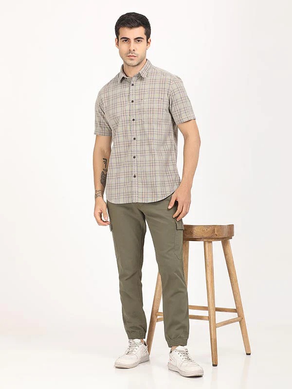 Indian Terrain Men's Comfort Fit Solid Green Trousers